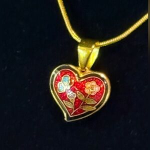 Cloisonné heart pendant with gold tone necklace
